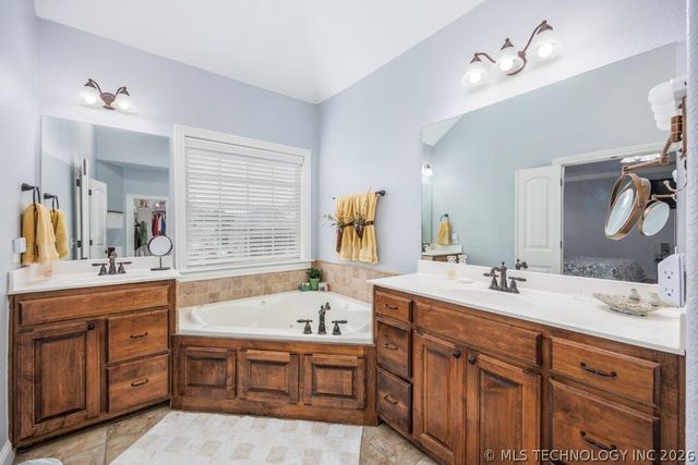 5711 Nottingham Place, Bartlesville, OK 74006