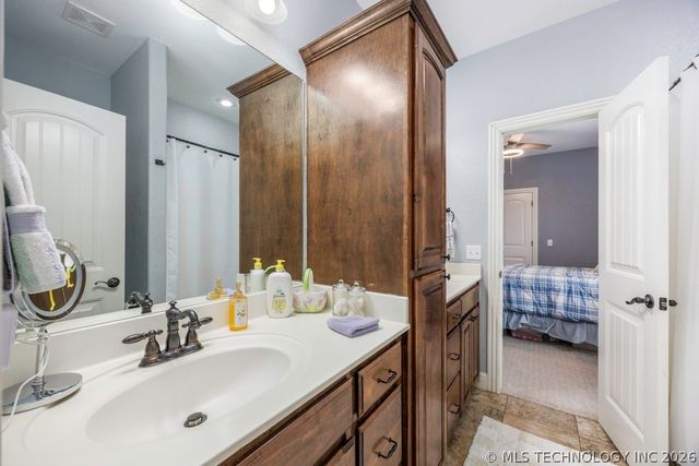 5711 Nottingham Place, Bartlesville, OK 74006