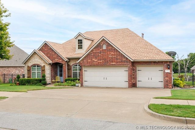 5711 Nottingham Place, Bartlesville, OK 74006