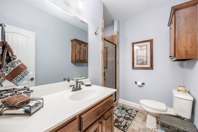 5711 Nottingham Place, Bartlesville, OK 74006