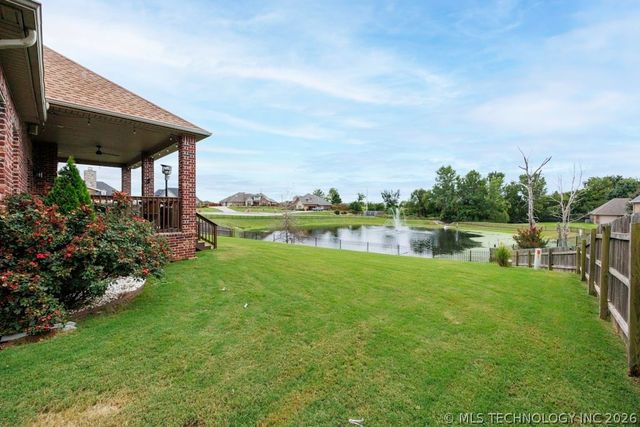 5711 Nottingham Place, Bartlesville, OK 74006