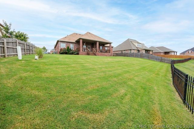 5711 Nottingham Place, Bartlesville, OK 74006