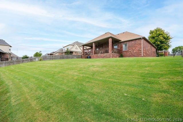 5711 Nottingham Place, Bartlesville, OK 74006