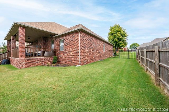 5711 Nottingham Place, Bartlesville, OK 74006