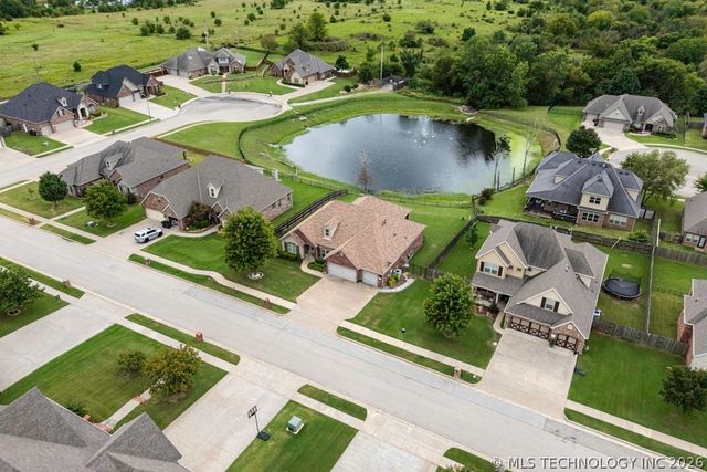 5711 Nottingham Place, Bartlesville, OK 74006