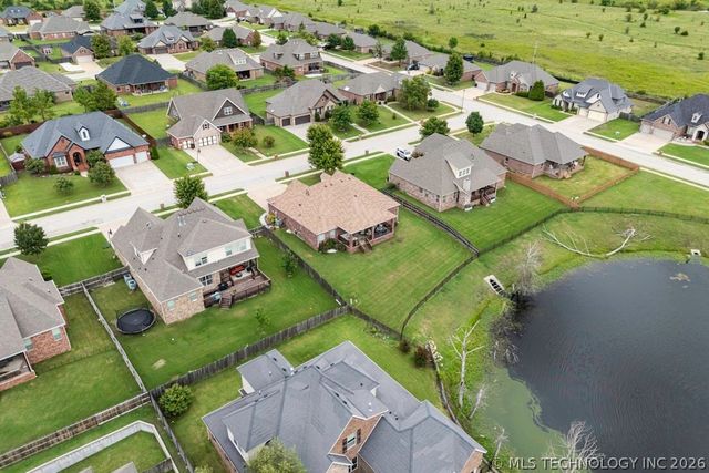 5711 Nottingham Place, Bartlesville, OK 74006