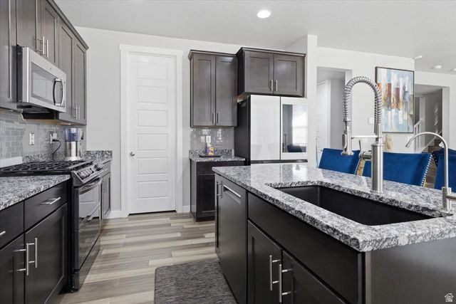 7109 W JAYSON DR, West Jordan, UT 84081