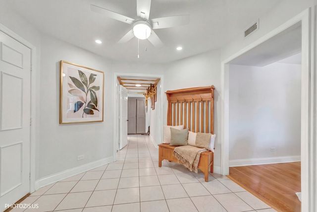 1621 Mission Hills Road 108, Northbrook, IL 60062