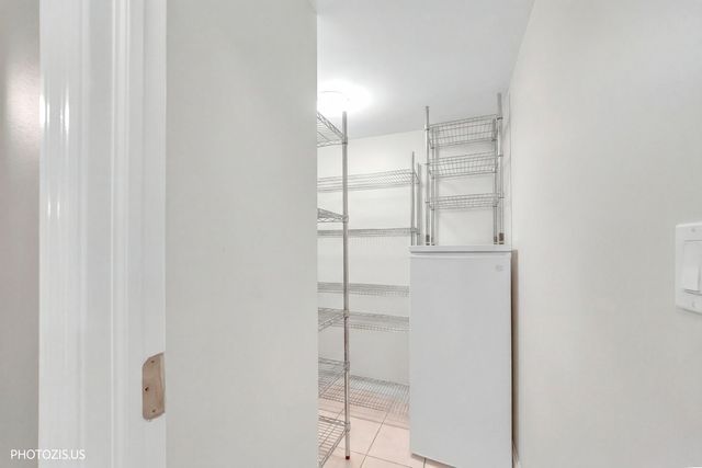 1621 Mission Hills Road 108, Northbrook, IL 60062