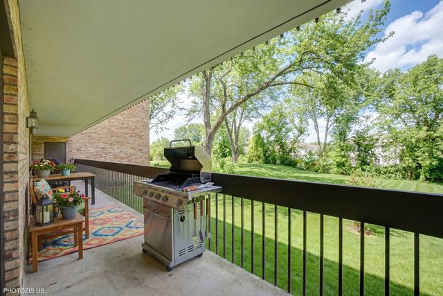 1621 Mission Hills Road 108, Northbrook, IL 60062