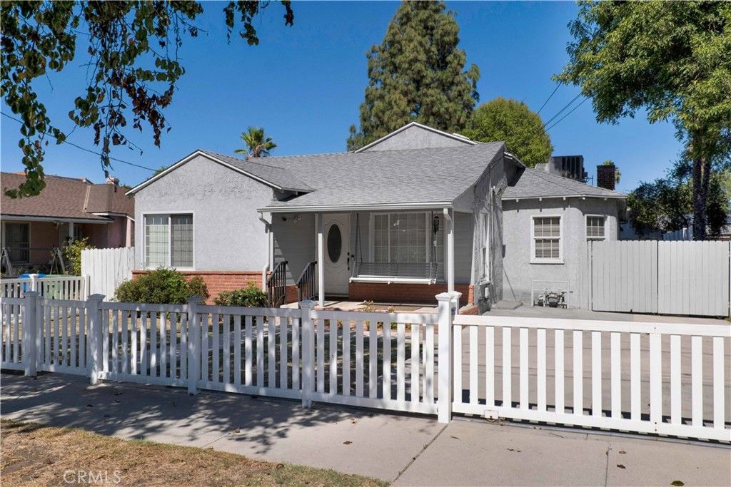 16819 Wyandotte Street, Lake Balboa, CA 91406 — photo 2