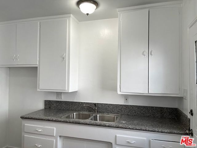 5113 W 20th Street, Los Angeles, CA 90016
