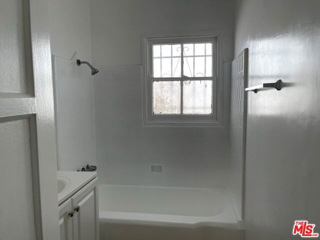 5113 W 20th Street, Los Angeles, CA 90016