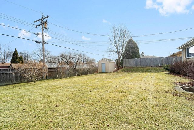 619 Echo LANE, Racine, WI 53406