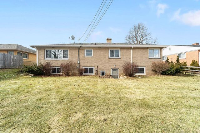 619 Echo LANE, Racine, WI 53406