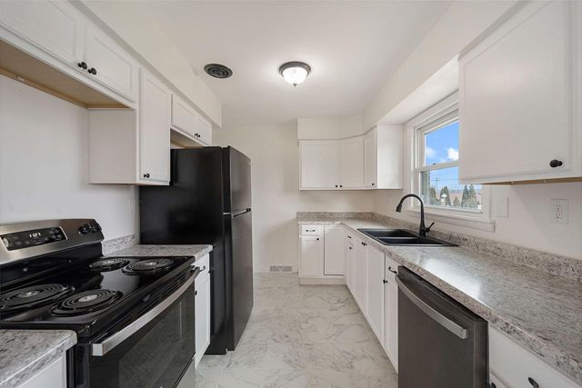 619 Echo LANE, Racine, WI 53406