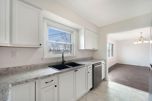 619 Echo LANE, Racine, WI 53406