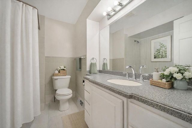 619 Echo LANE, Racine, WI 53406