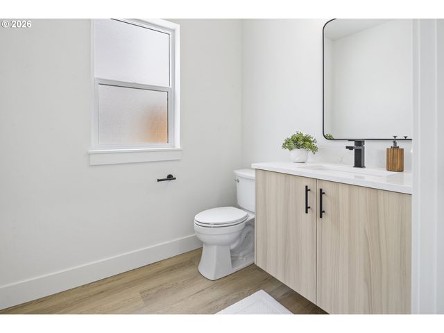 2007 Sw MOSS St, Portland, OR 97219