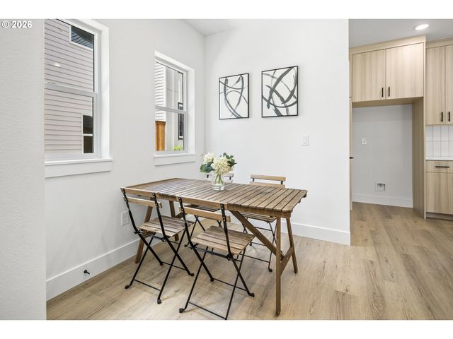 2007 Sw MOSS St, Portland, OR 97219