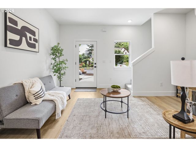 2007 Sw MOSS St, Portland, OR 97219