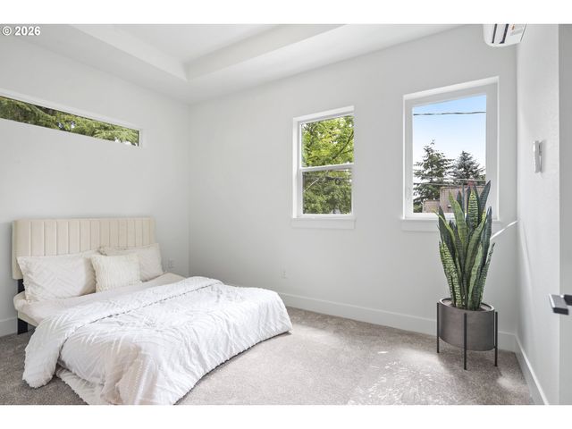 2007 Sw MOSS St, Portland, OR 97219