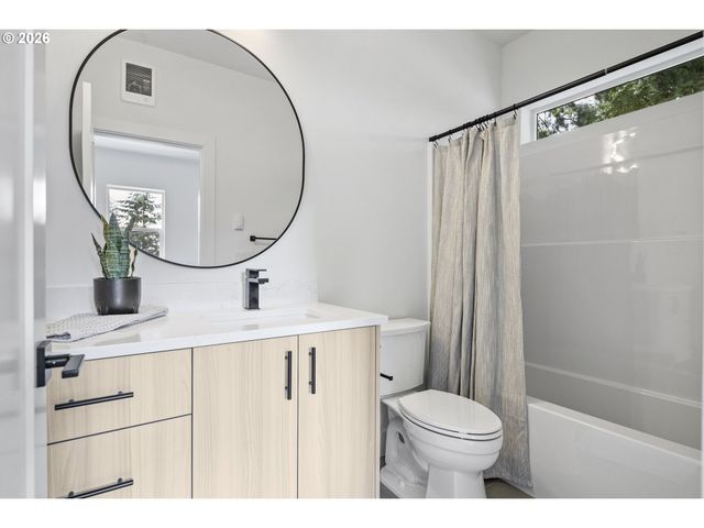 2007 Sw MOSS St, Portland, OR 97219