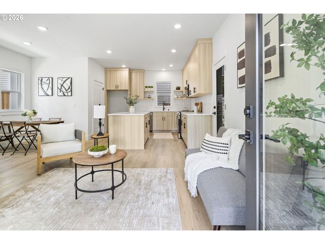 2007 Sw MOSS St, Portland, OR 97219