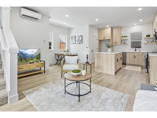 2007 Sw MOSS St, Portland, OR 97219