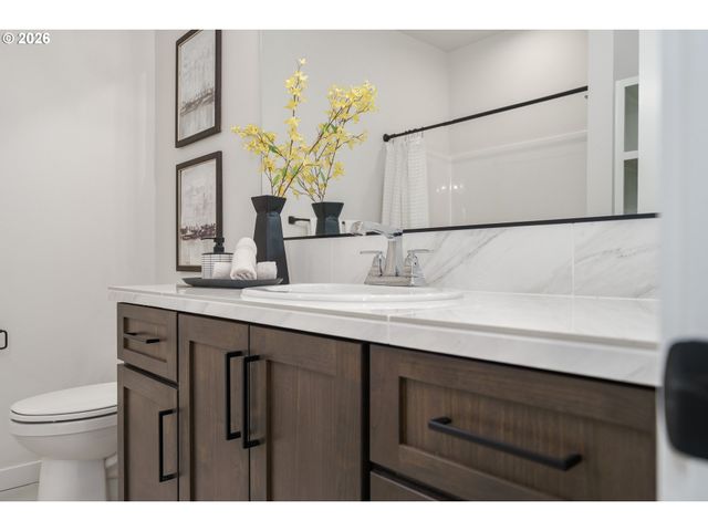 516 W 20TH Way, La Center, WA 98629