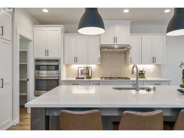 516 W 20TH Way, La Center, WA 98629