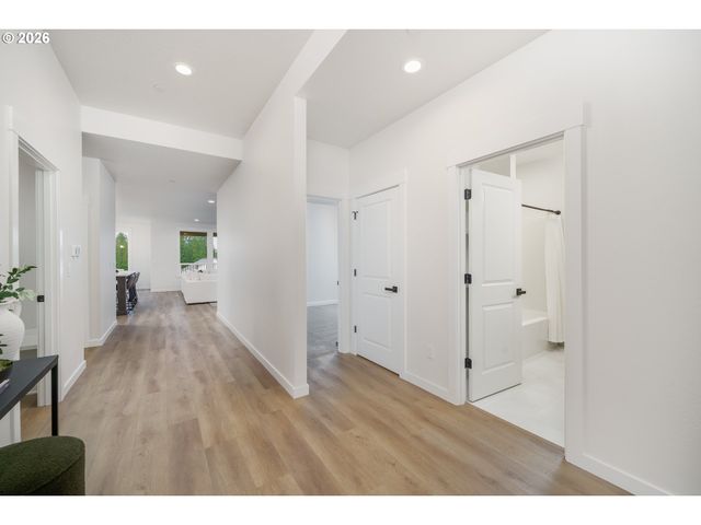 516 W 20TH Way, La Center, WA 98629