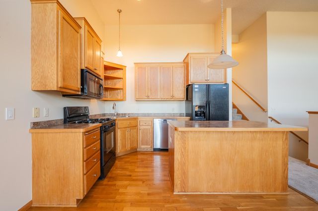 8382 Cedarview Circle, Savage, MN 55378