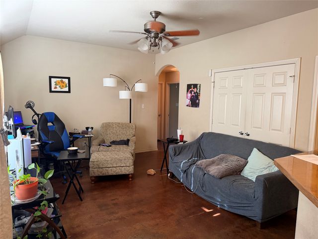 121-127 Sunburst Court, Weatherford, TX 76087