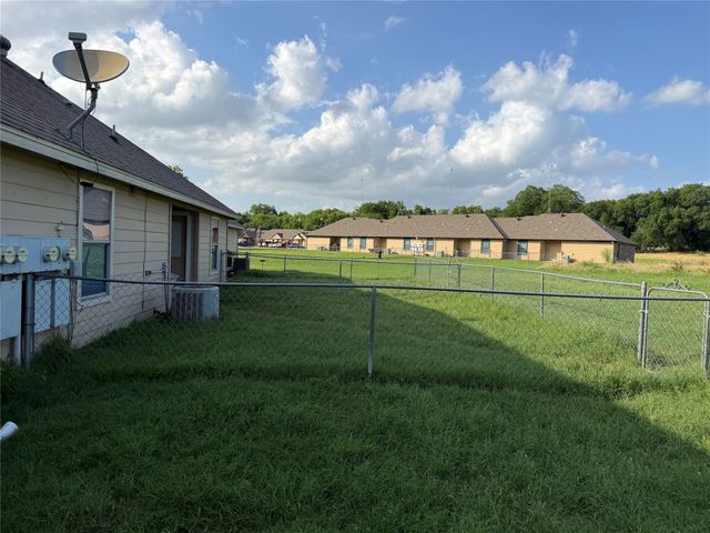 121-127 Sunburst Court, Weatherford, TX 76087