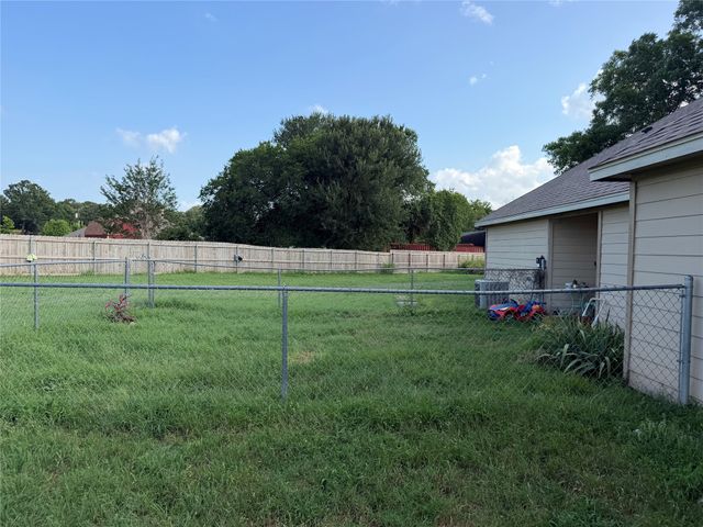 121-127 Sunburst Court, Weatherford, TX 76087