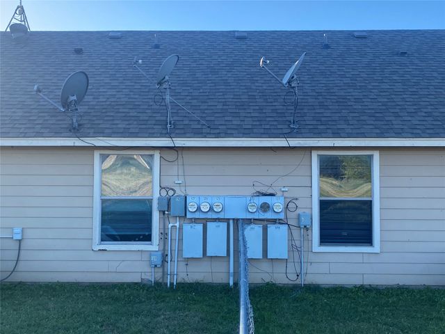 121-127 Sunburst Court, Weatherford, TX 76087