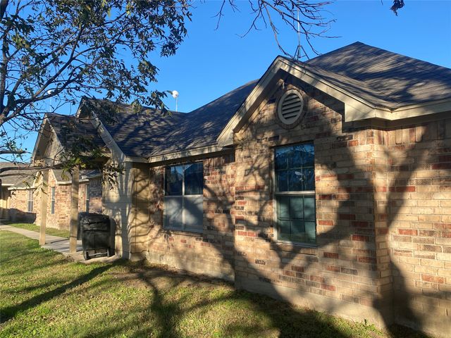 121-127 Sunburst Court, Weatherford, TX 76087