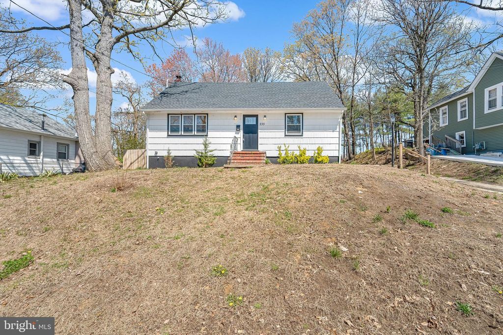 233 GARDEN TER, Runnemede, NJ 08078