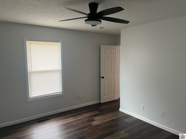 6031 Greenvale Lane, Paducah, KY 42003