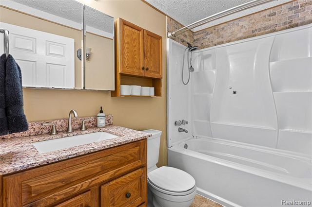 4842 Hunt Street, Wayne, MI 48184