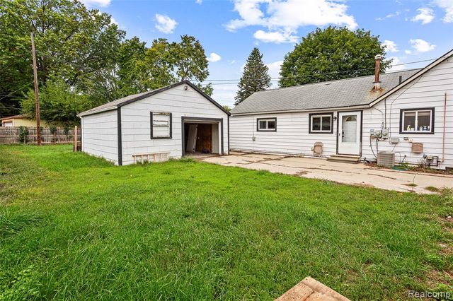 4842 Hunt Street, Wayne, MI 48184