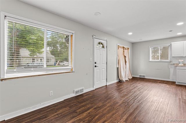 4842 Hunt Street, Wayne, MI 48184
