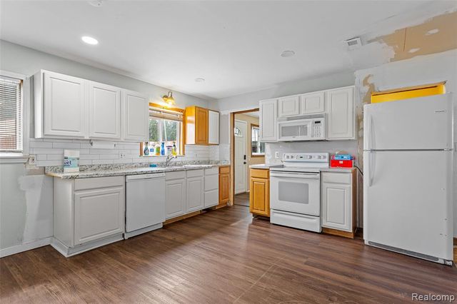 4842 Hunt Street, Wayne, MI 48184