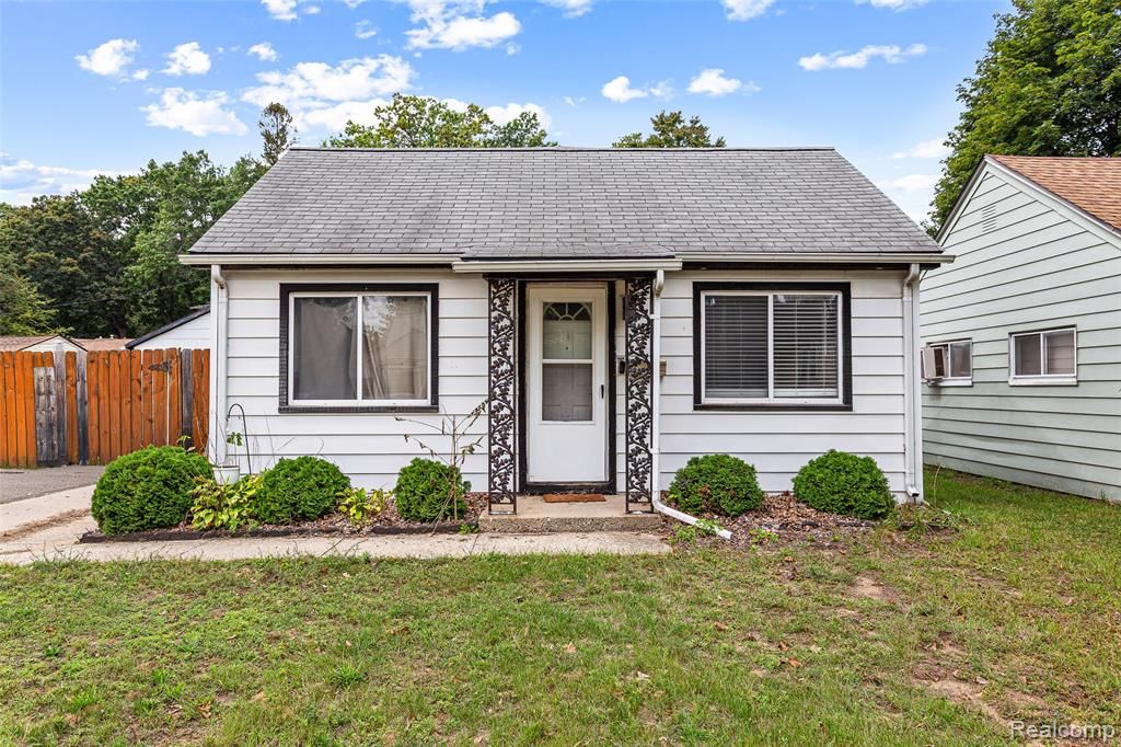 4842 Hunt Street, Wayne, MI 48184