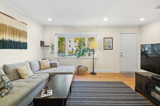 1607 W Sunnyside Avenue, Chicago, IL 60640