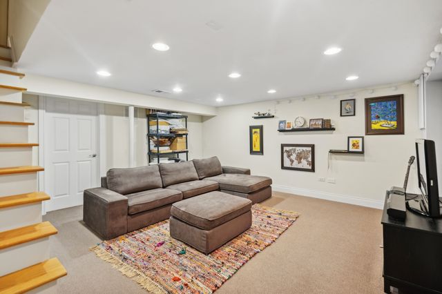 1607 W Sunnyside Avenue, Chicago, IL 60640