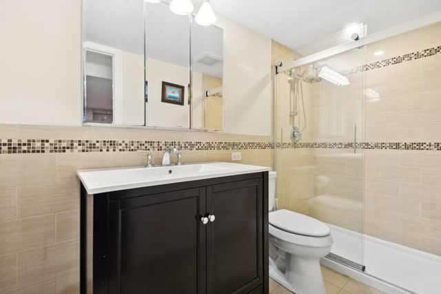 1607 W Sunnyside Avenue, Chicago, IL 60640