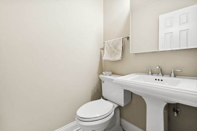 1607 W Sunnyside Avenue, Chicago, IL 60640