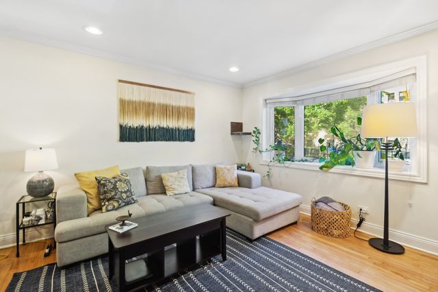 1607 W Sunnyside Avenue, Chicago, IL 60640